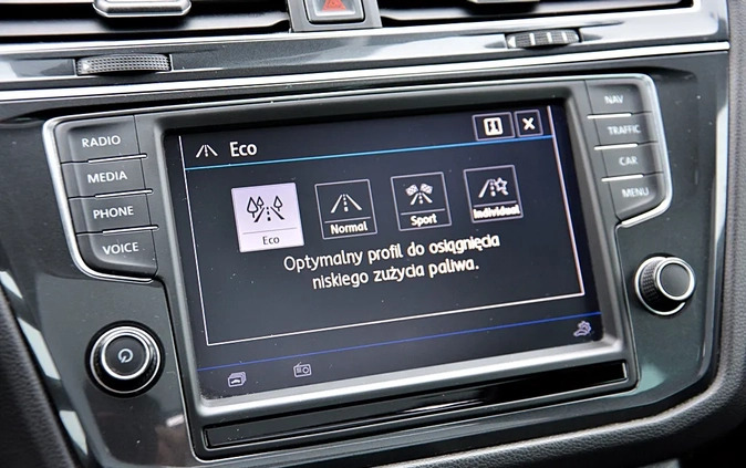 Volkswagen Tiguan cena 85900 przebieg: 182000, rok produkcji 2016 z Radymno małe 466
